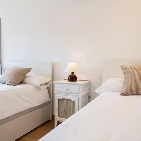 In With Golf Views *