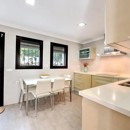 Vila In With Golf Views *