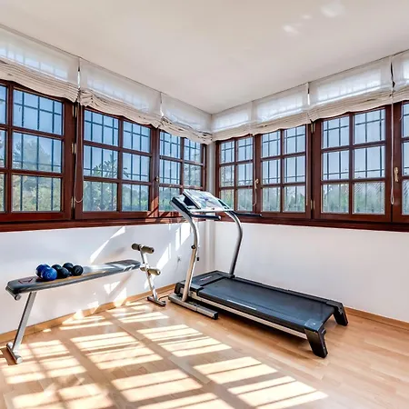 In With Golf Views Vila Marbella