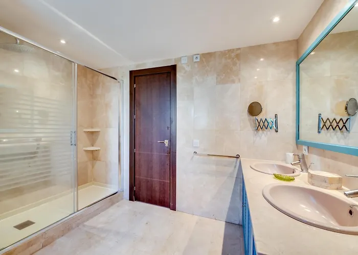 Βίλα In With Golf Views