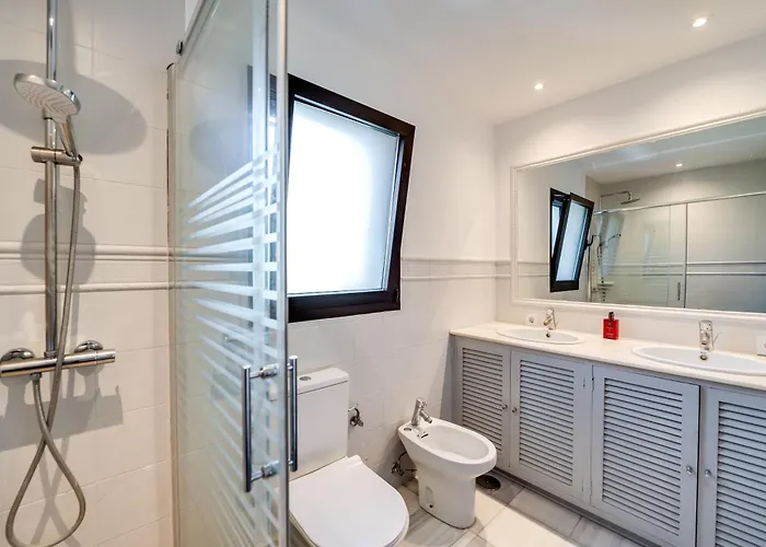 Villa In With Golf Views *