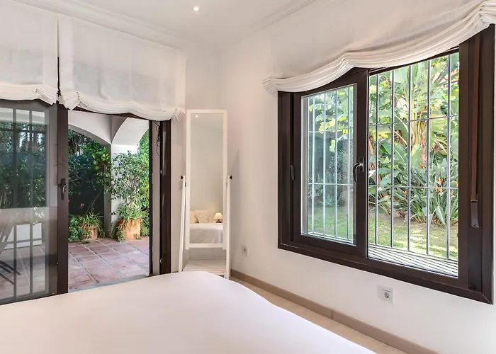 In With Golf Views Вилла *