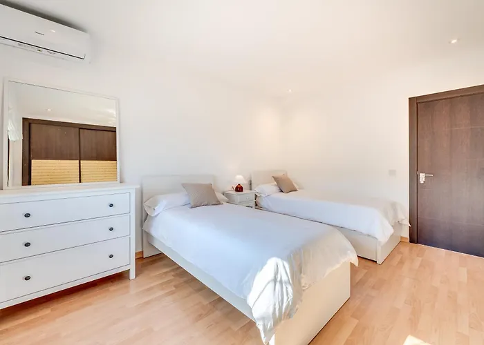 Βίλα In With Golf Views