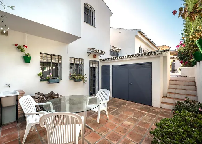 In With Golf Views Вилла