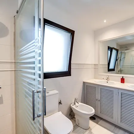 Villa In With Golf Views *