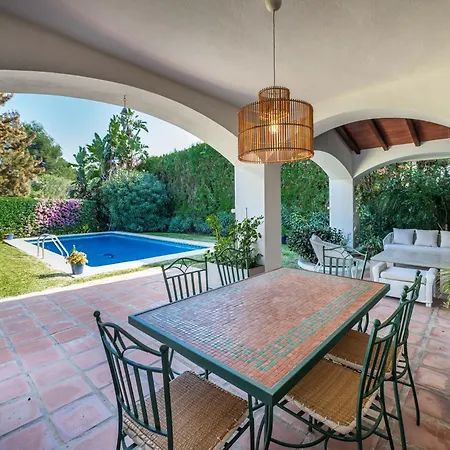 Villa In With Golf Views *